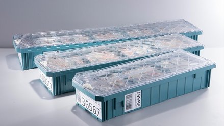 NotaTrays in different sizes each with a plastic lid