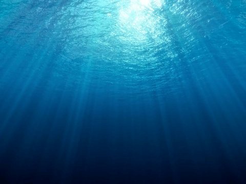 The sunlight breaks through the water surface of the sea