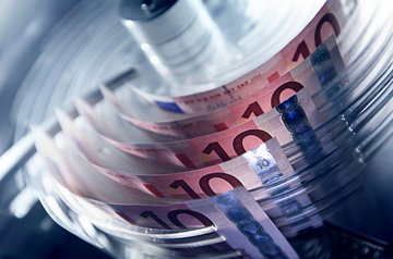 A highspeed G+D banknote processing machine accurately counting and sorting 10 euro notes.