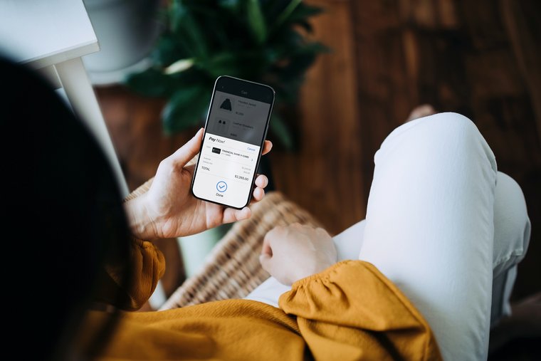 Woman pays with smartphone with only one tap