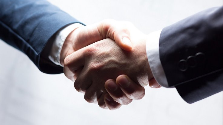 Two man shaking hands