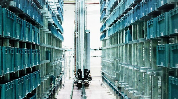 Cash center with ceiling-high NotaTrays 