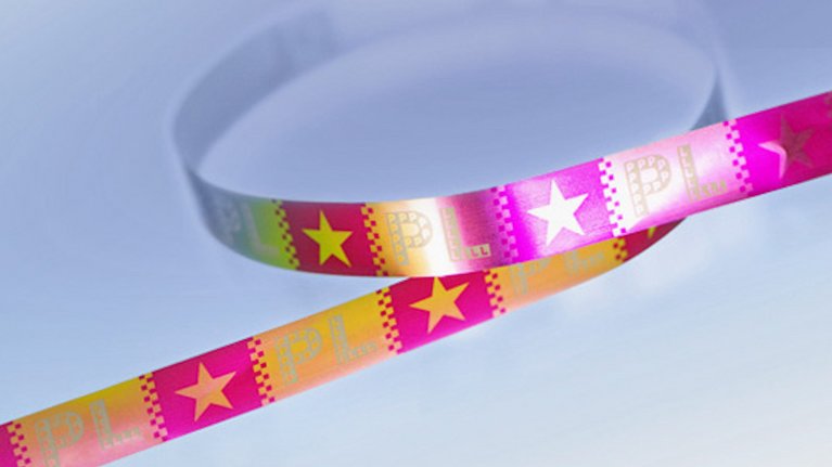 Display of ColourShift with innovative, multi-faceted substructure for banknotes